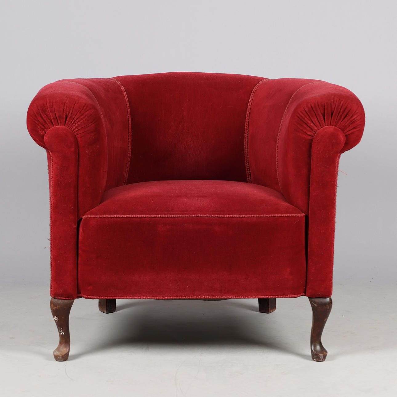Klädd fåtölj, velour, bok. Danmark.