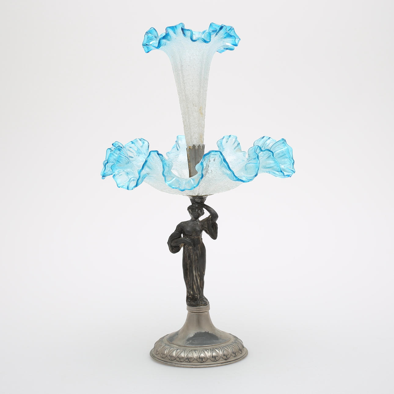 STRUTVAS, veckad glasvas och skål på metallfot, 1800/1900-tal.
