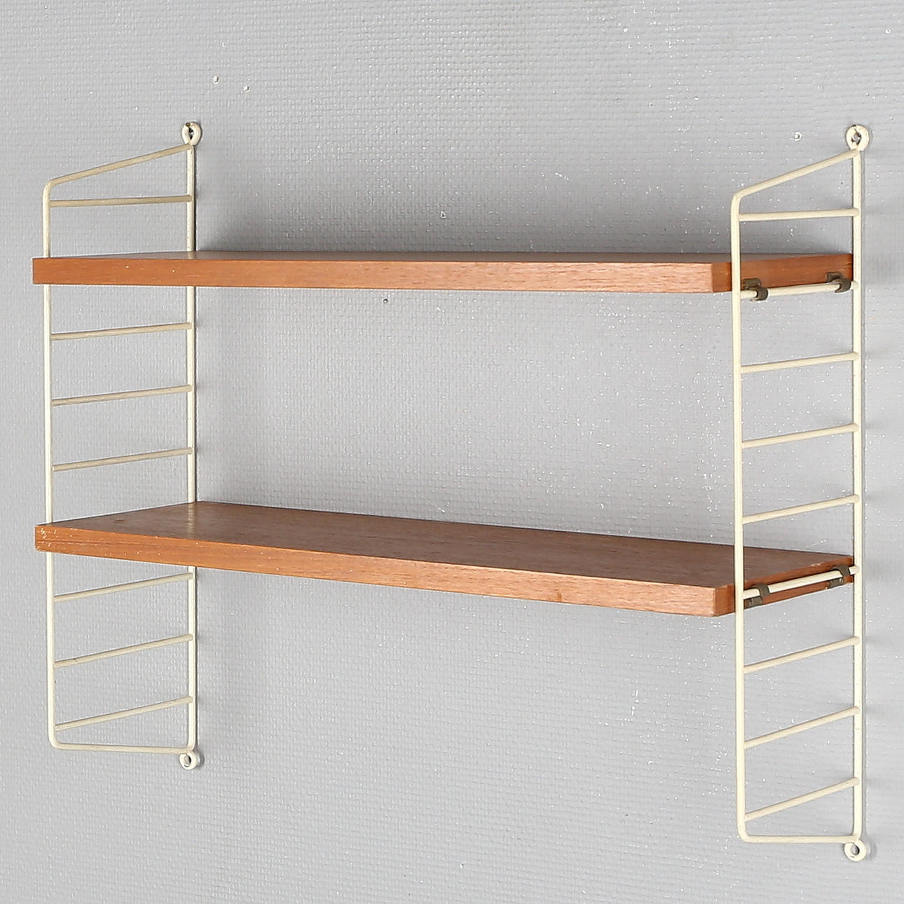 HYLLA, stringmodell, gummiklädd metallstomme/trä, daterade(!) 6 maj 1964.