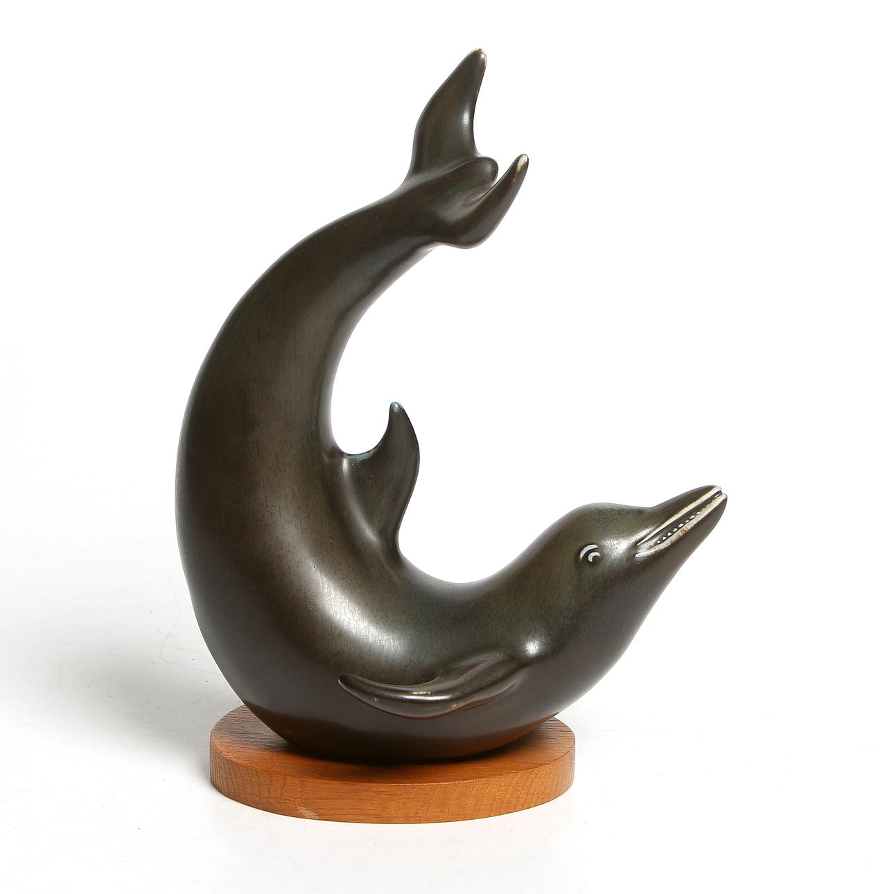 GUNNAR NYLUND. Skulptur, stengods, delfin, Rörstrand, 1900-tal.