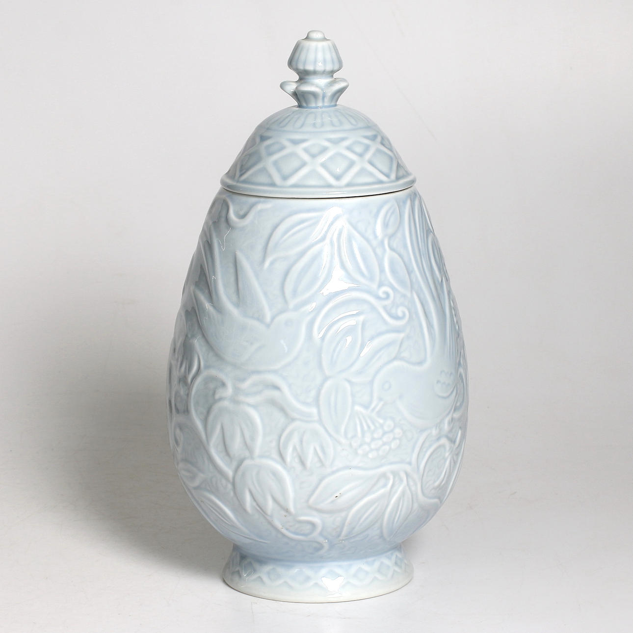 GUNNAR NYLUND. Lockurna, stengods, Rörstrand, 1900-talets första hälft.