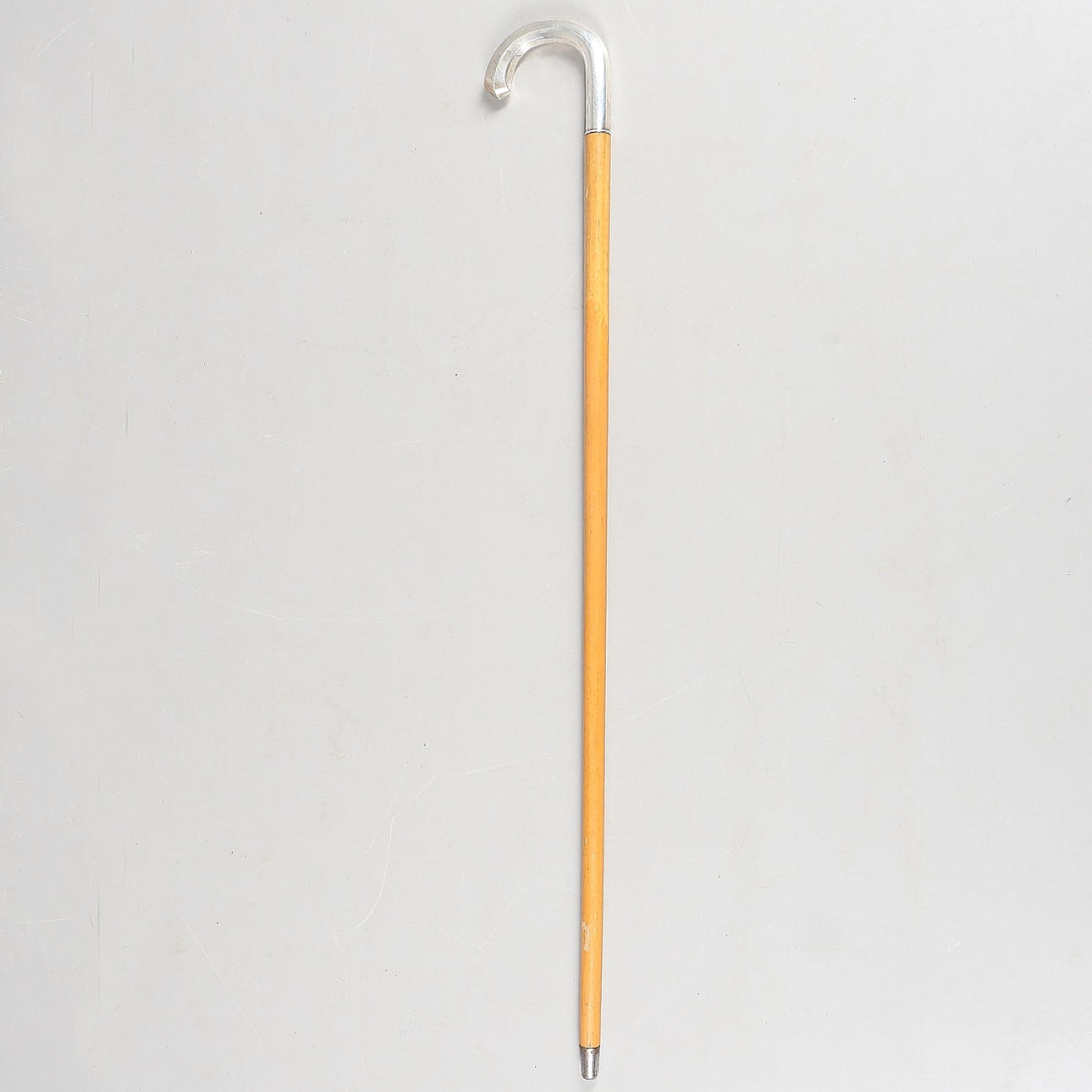 KÄPP, trä/silverhandtag, 1900-talets andra fjärdedel.