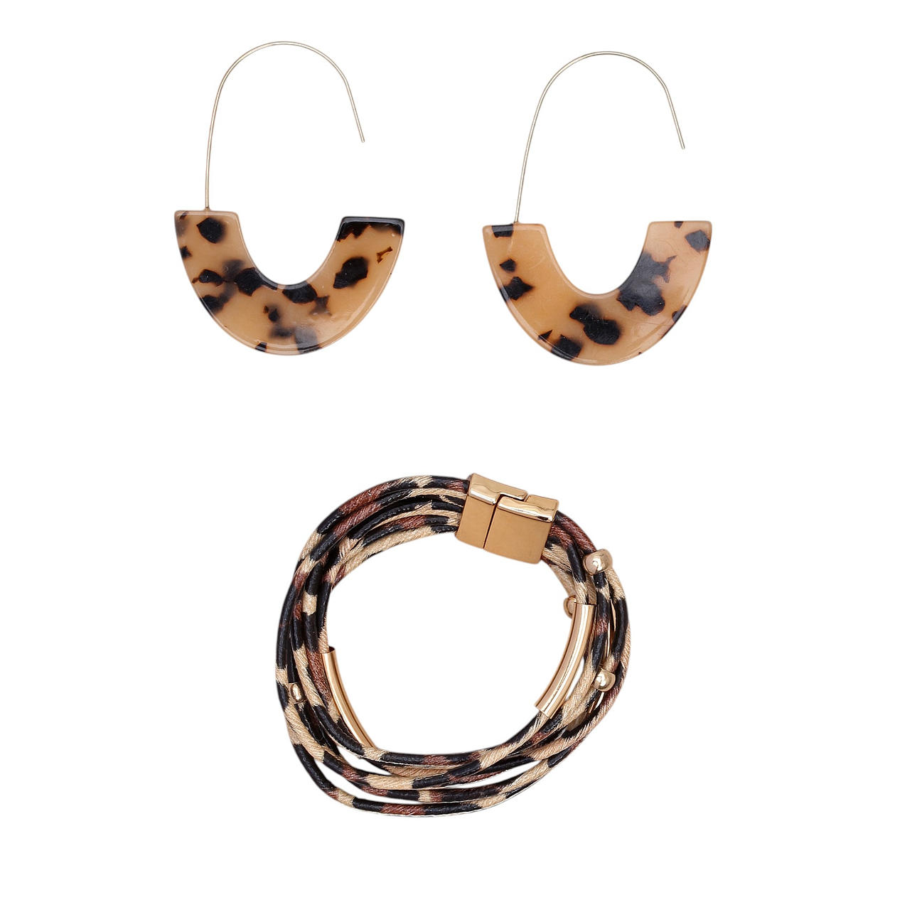 Long earrings and bracelet with leopard print.