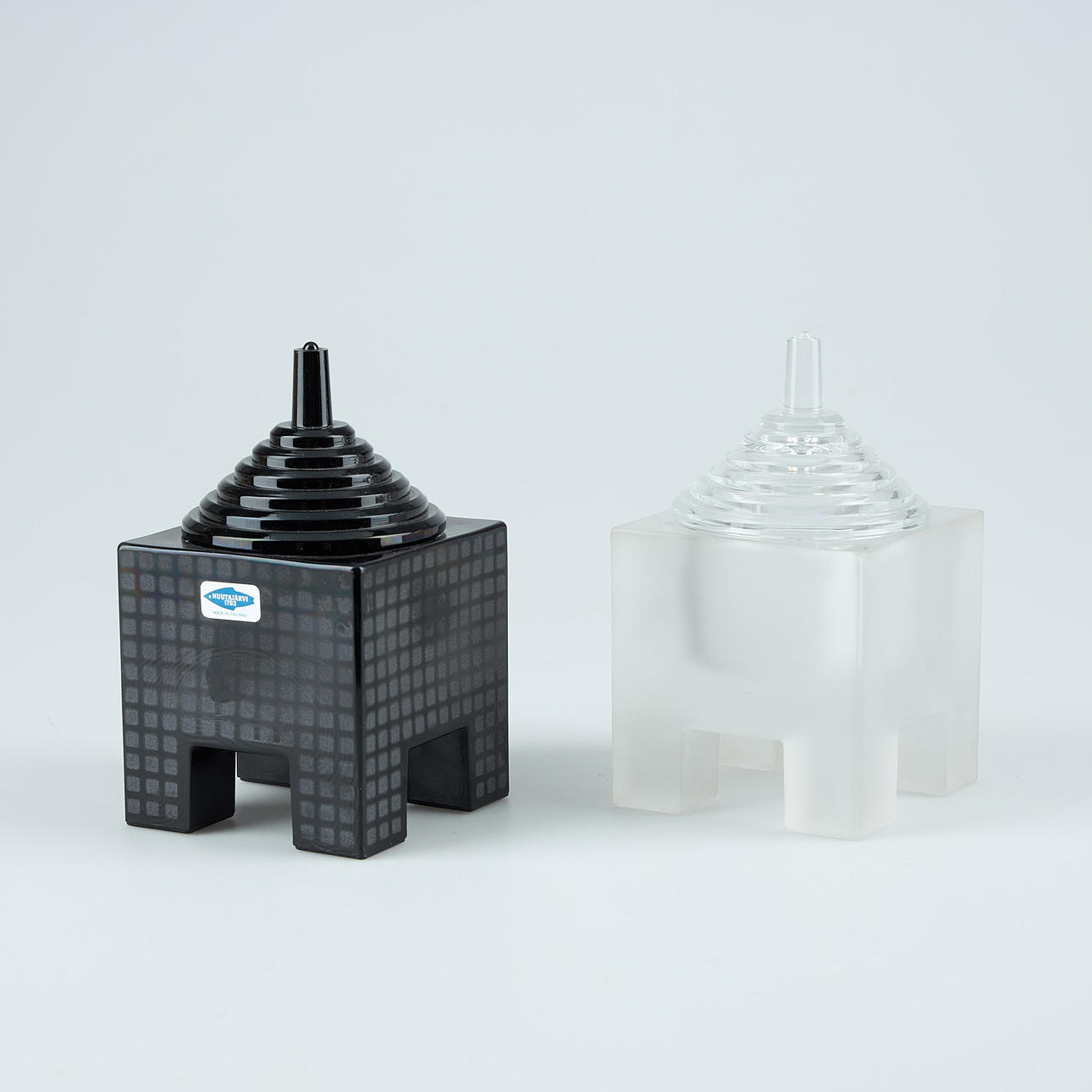 MARKKU SALO. A box, two pcs. Model Babylon, the dark signed Markku Salo Nuutajärvi.