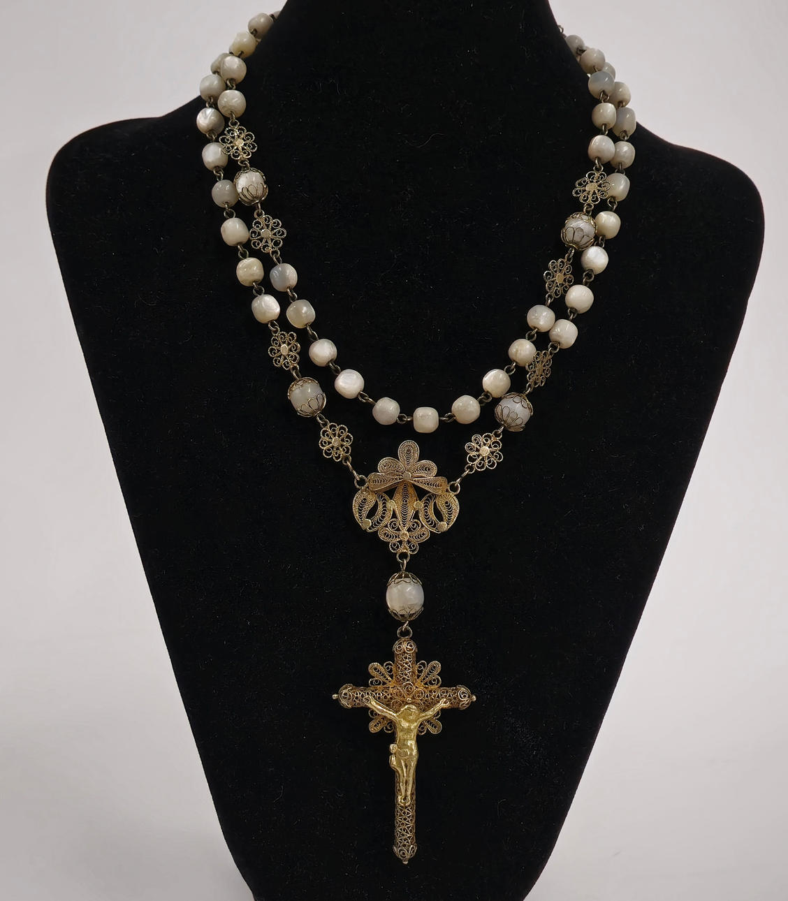 1 ROSARIO EN PLATA CON CUENTAS.