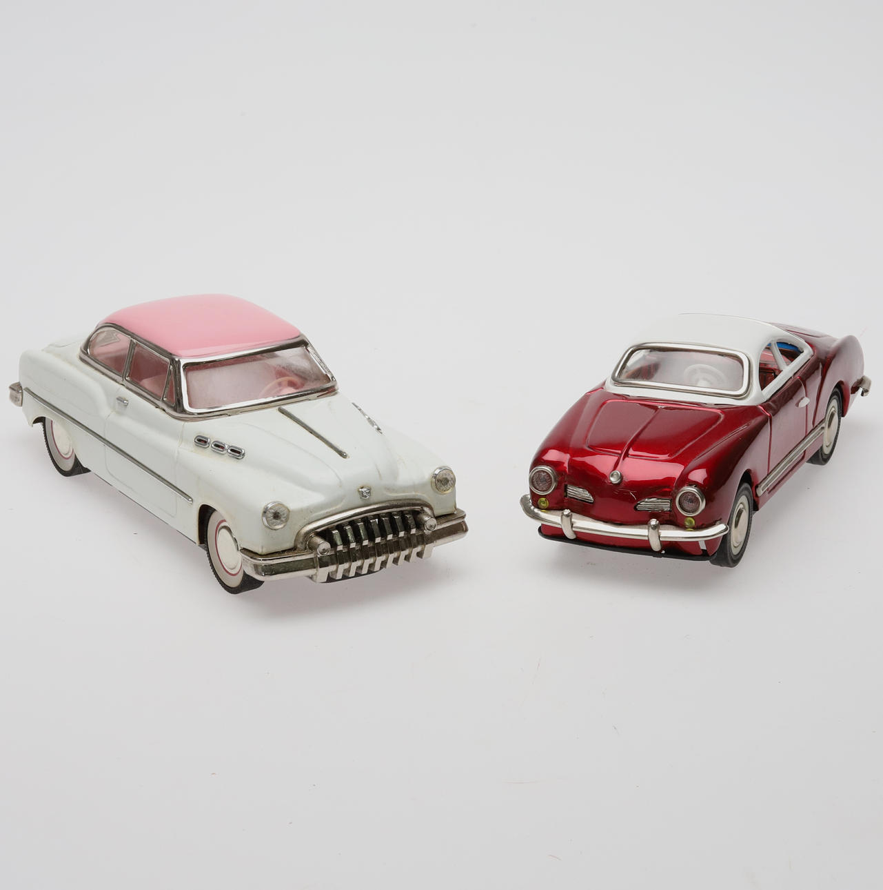 COCHES EN MINIATURA, 2 COCHES DE CHAPA.