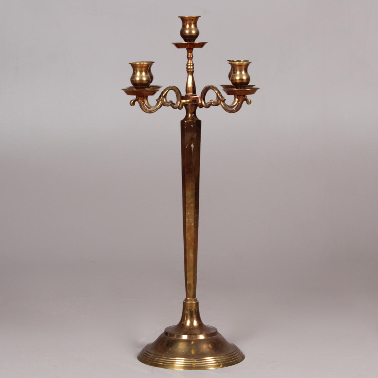 GOLVKANDELABER, mässing, 1900-tal.