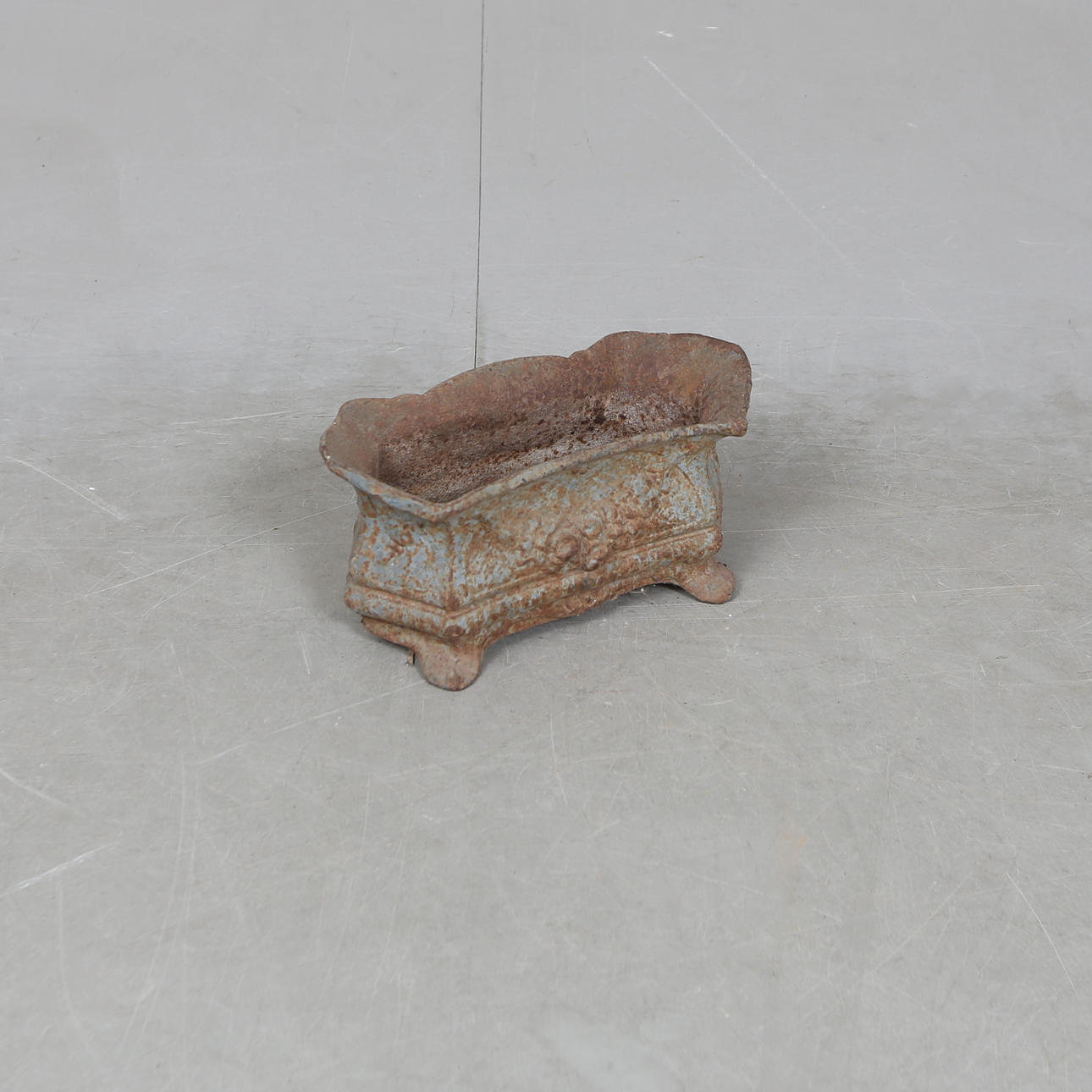 YTTERFODER, gjuten metall, 1900-tal.