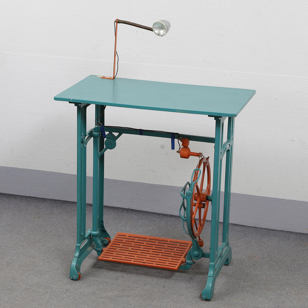 “AN INCOMPARABLE MANICK” SEWING MACHINE UNDERCARRIAGE THAT DRIVES A ...