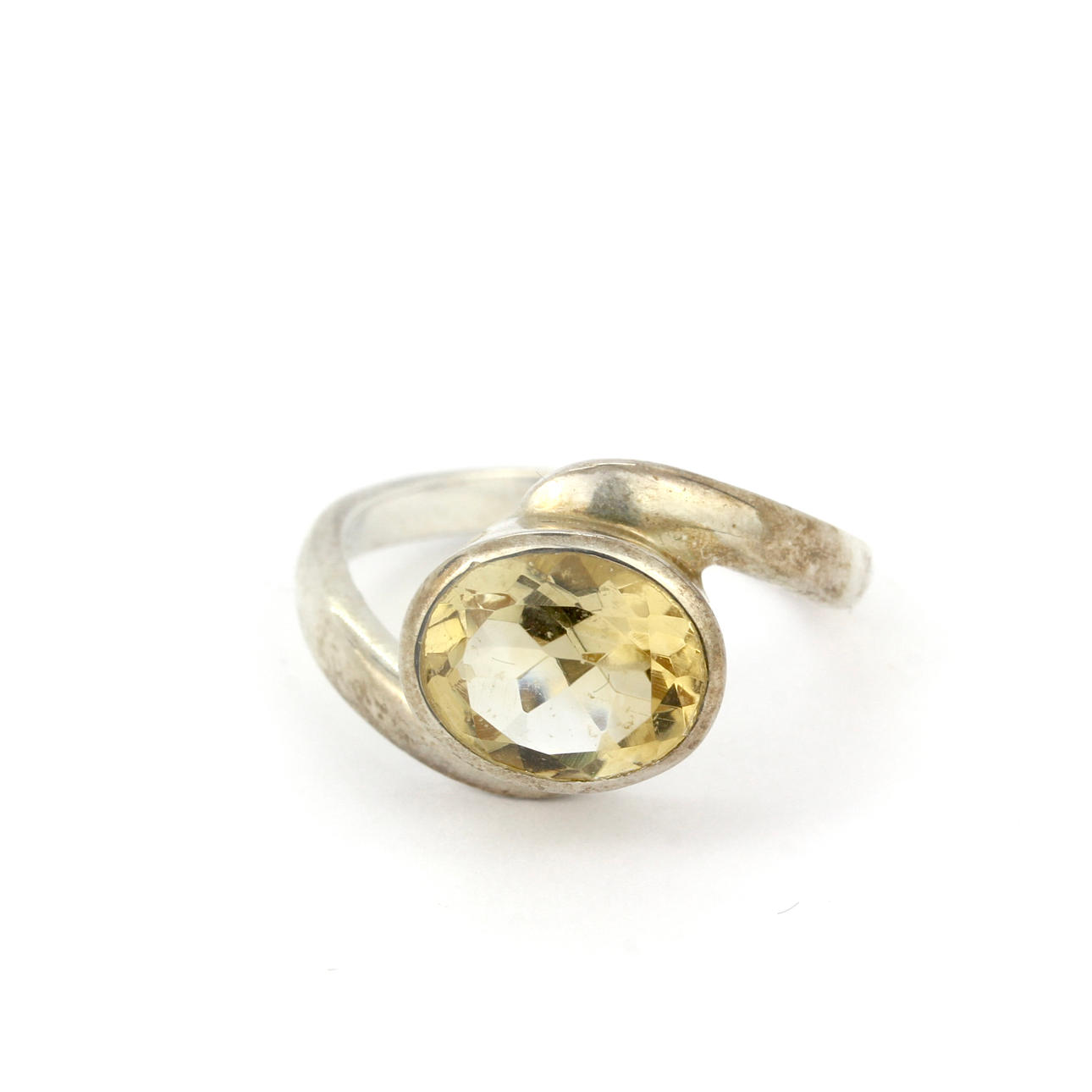 HOPEASORMUSSETTI SITRIINILLÄ.