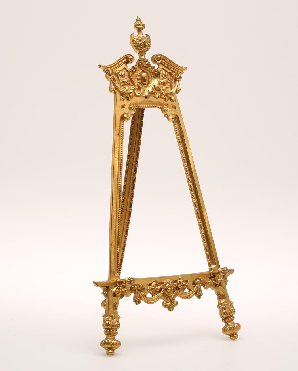 BORDSSTAFFLI, förgylld mässing. 1800-tal.