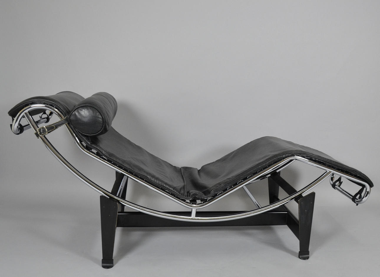 LE CORBUSIER, JEANNERET, PERRIAND. SCHÄSLONG, LC4 för Cassina.
