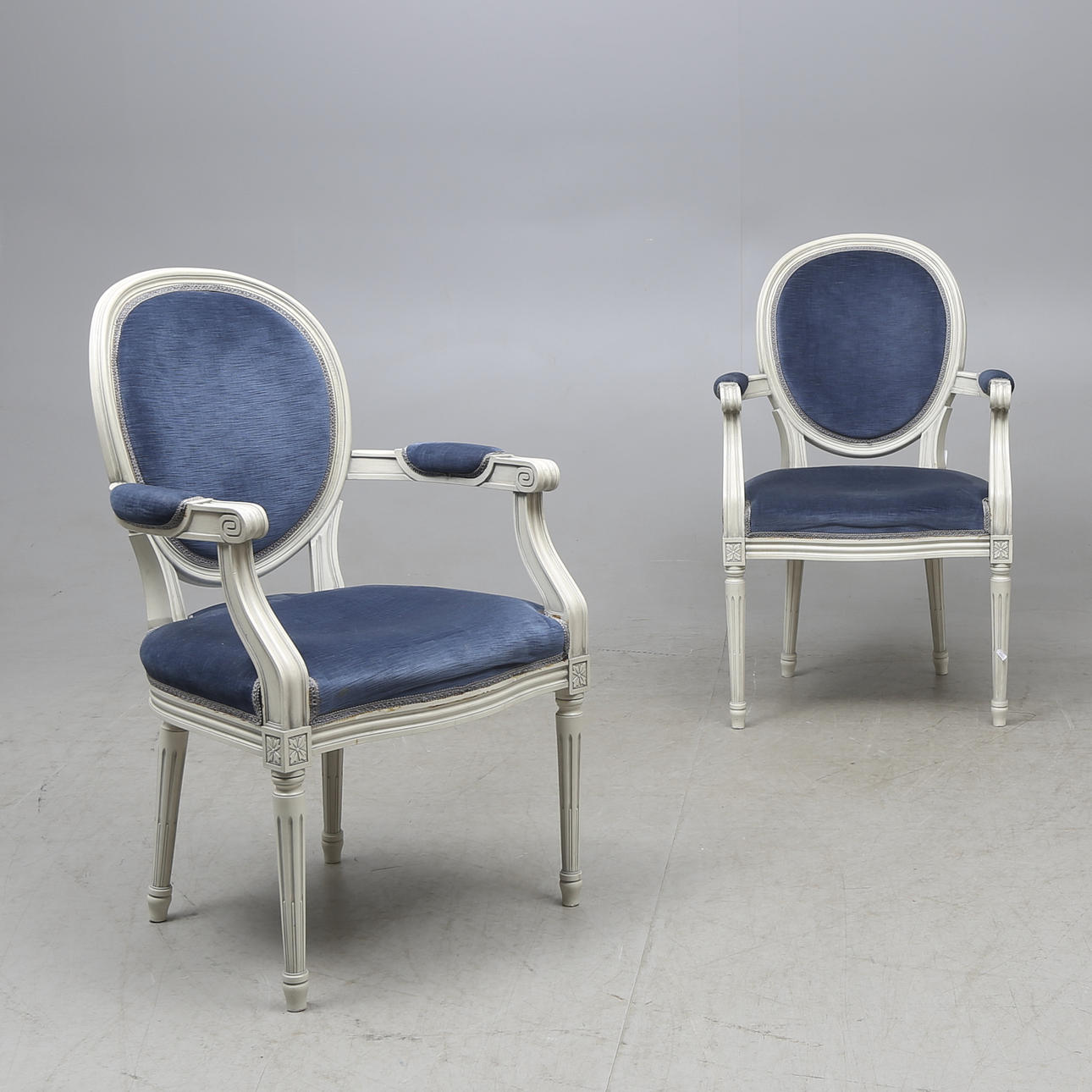 KARMSTOLAR, ett par, gustaviansk stil, 1900-tal.