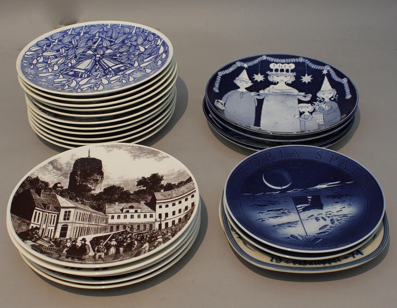 Parti jul- och minnestallrikar (24). Bla Gustavsberg, Royal Copenhagen, Rörstrand.