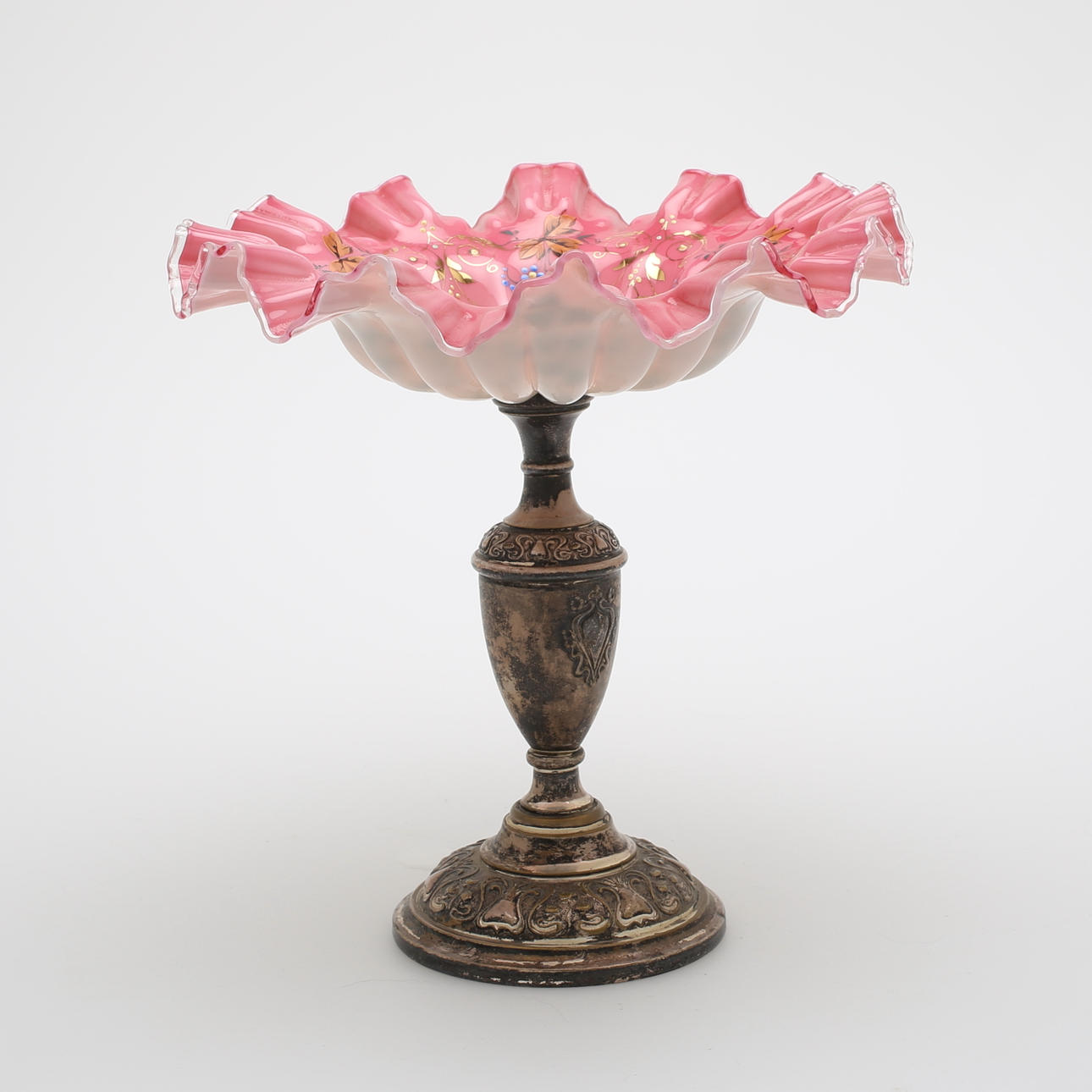 SKÅL på fot, veckad målad glasskål på nysilverfot, 1800/1900-tal.