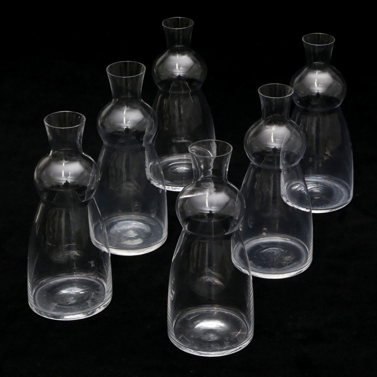 Ein Set aus 6 Glaspullovern, ungewöhnlich groß.