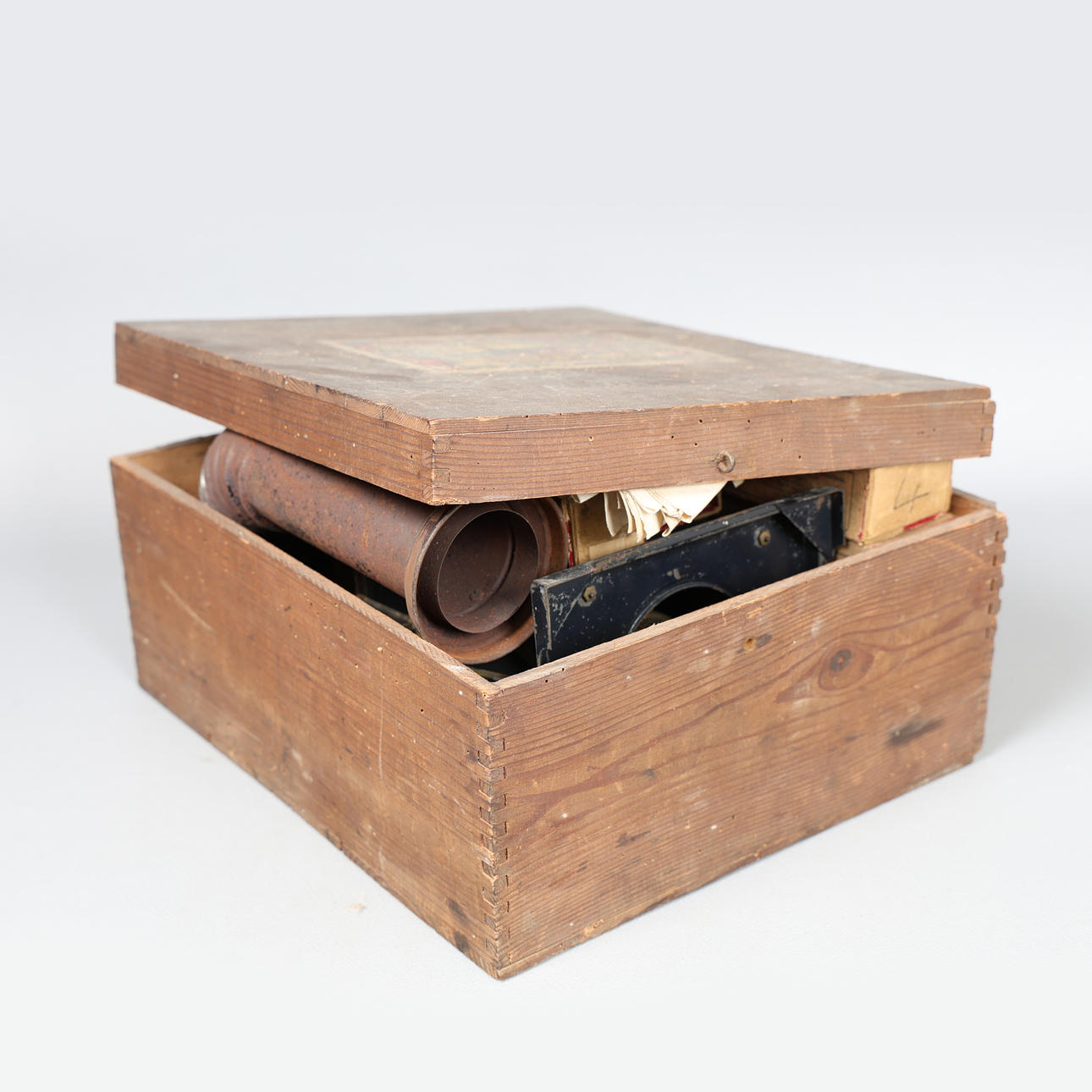 AN ERNST PLANK MAGIC LANTERN, EARLY 20TH CENTURY.