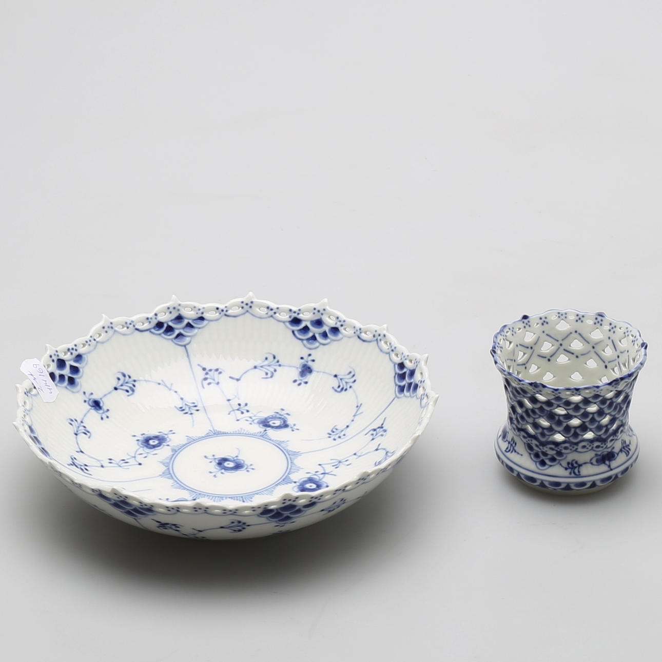 SKÅL OCH BÄGARE, 2 delar, 'helblond', Royal Copenhagen.