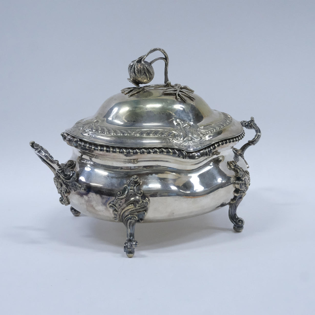 CHAMPIGNON-TERRINE IM ROKOKO-STIL.