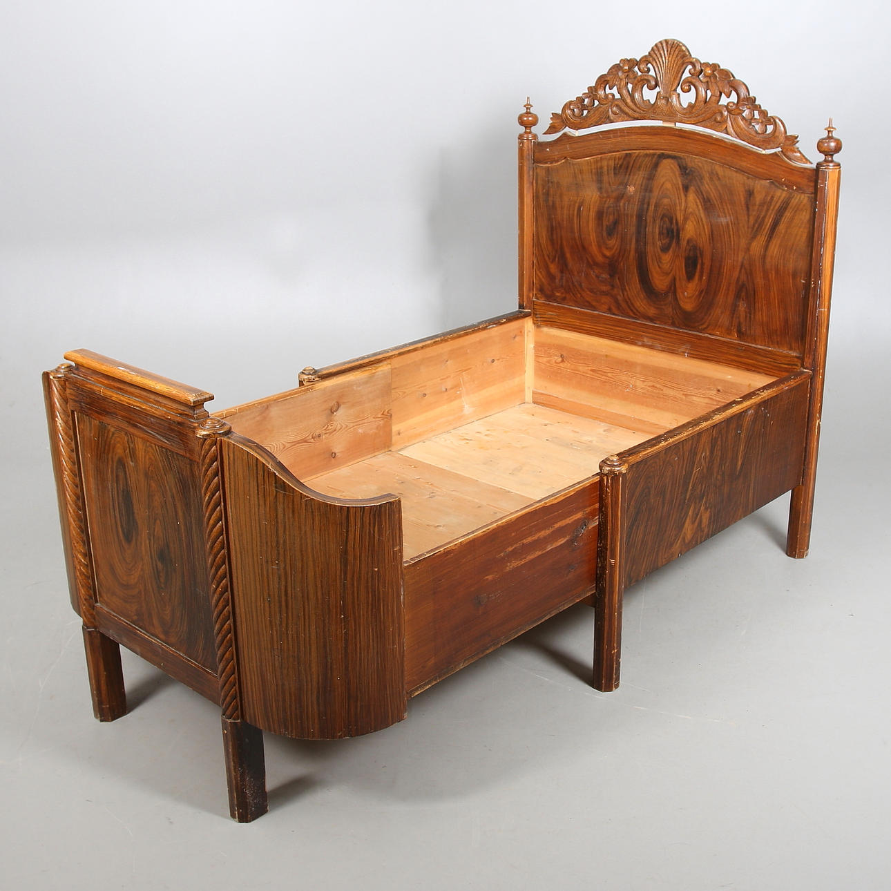 IMPERIALSÄNG, trä, 1800-talets andra hälft.