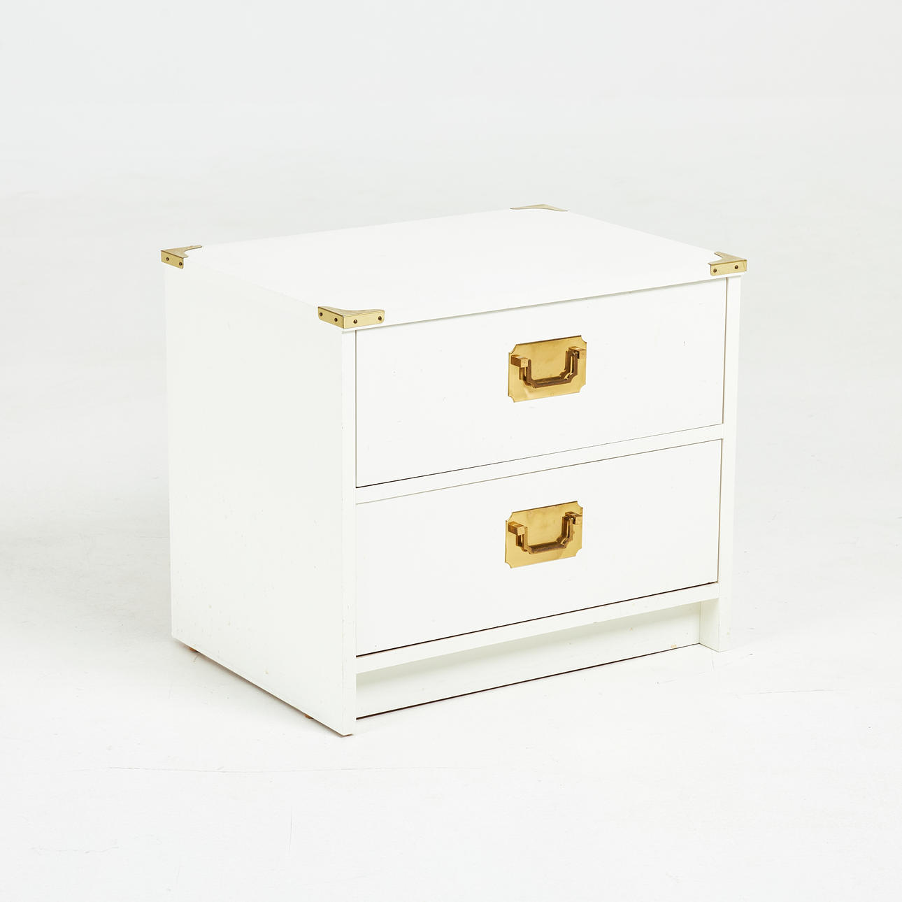 BYRÅ, 1970-tal, lackerad mdf, mässingsbeslag.