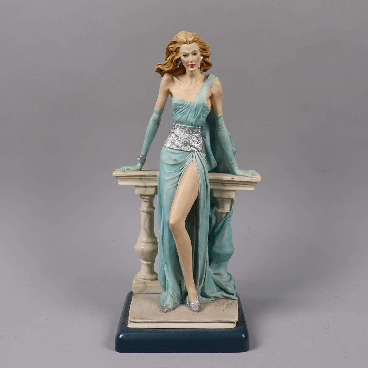 【中古】イタリア製 V.Tessaro 女性像 フィギュリン酸 高さ33cm VITTORIO TESSARO, Italy, female figure in art mass, 1980s
