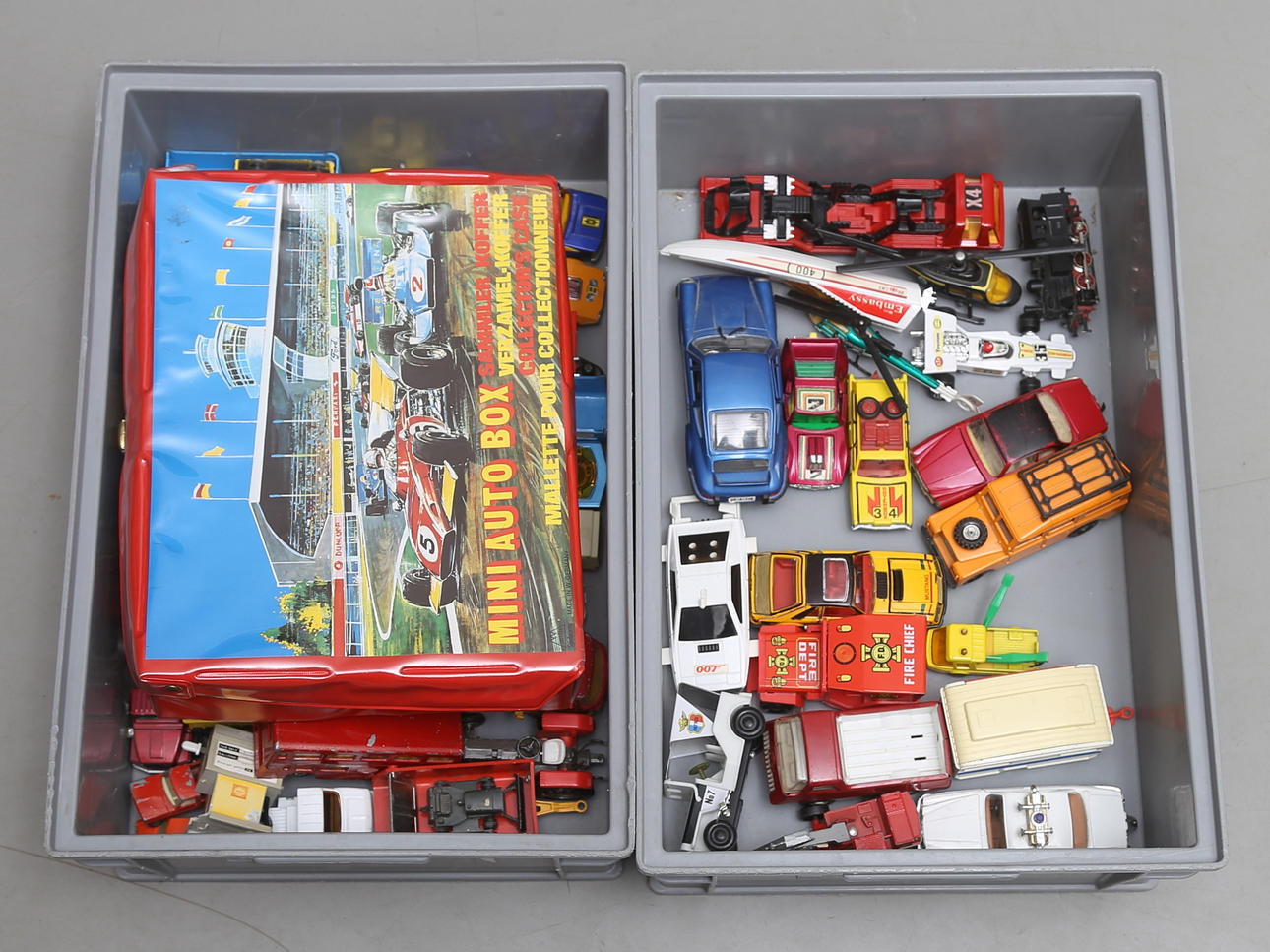 BILAR mm, plåt, 1900-tal, bland annat Corgi, Dinky Toys, Lesney.