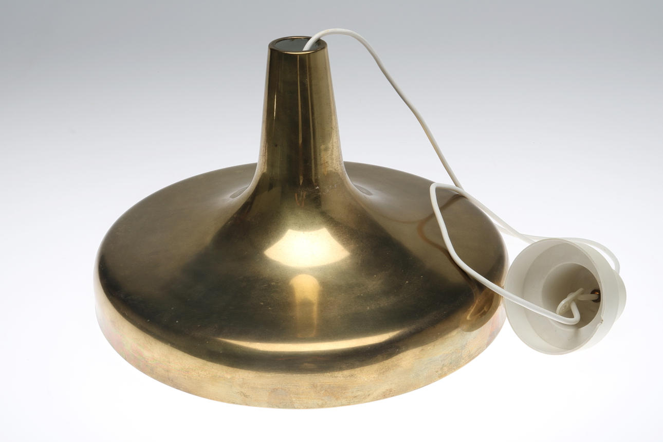 TAKLAMPA, mässing, 1900-talets andra hälft.