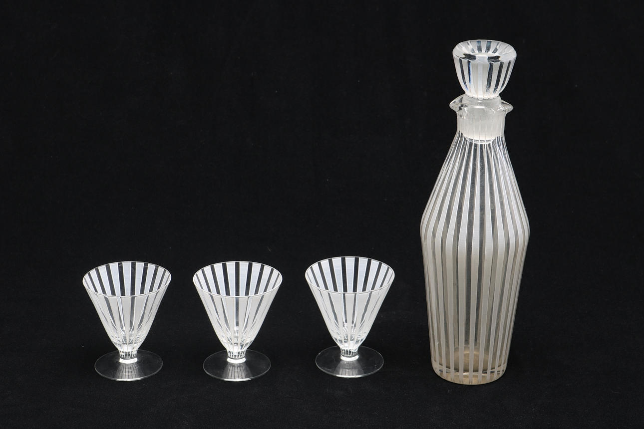 KARAFF samt GLAS, 4 delar, "Strikt", Bengt Orup, Johansfors.
