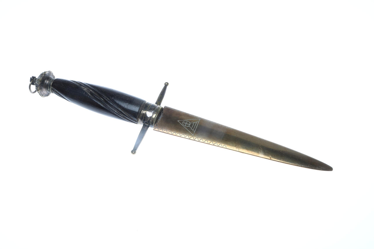 KNIV.