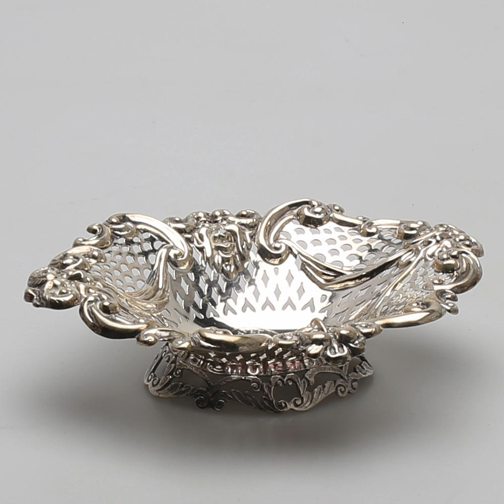SKÅL, silver, genombruten, England, 1900-tal.