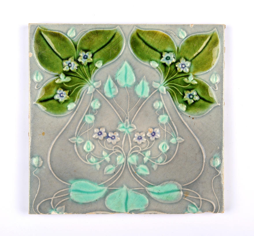 JUGENDSTILKAKEL. Art Nouveau kakel med klassiska blommor.