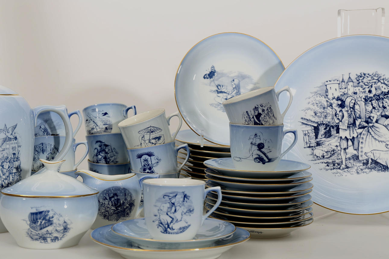 KAFFESERVIS, porslin, "Lucia", 39 delar, Bing & Gröndahl.