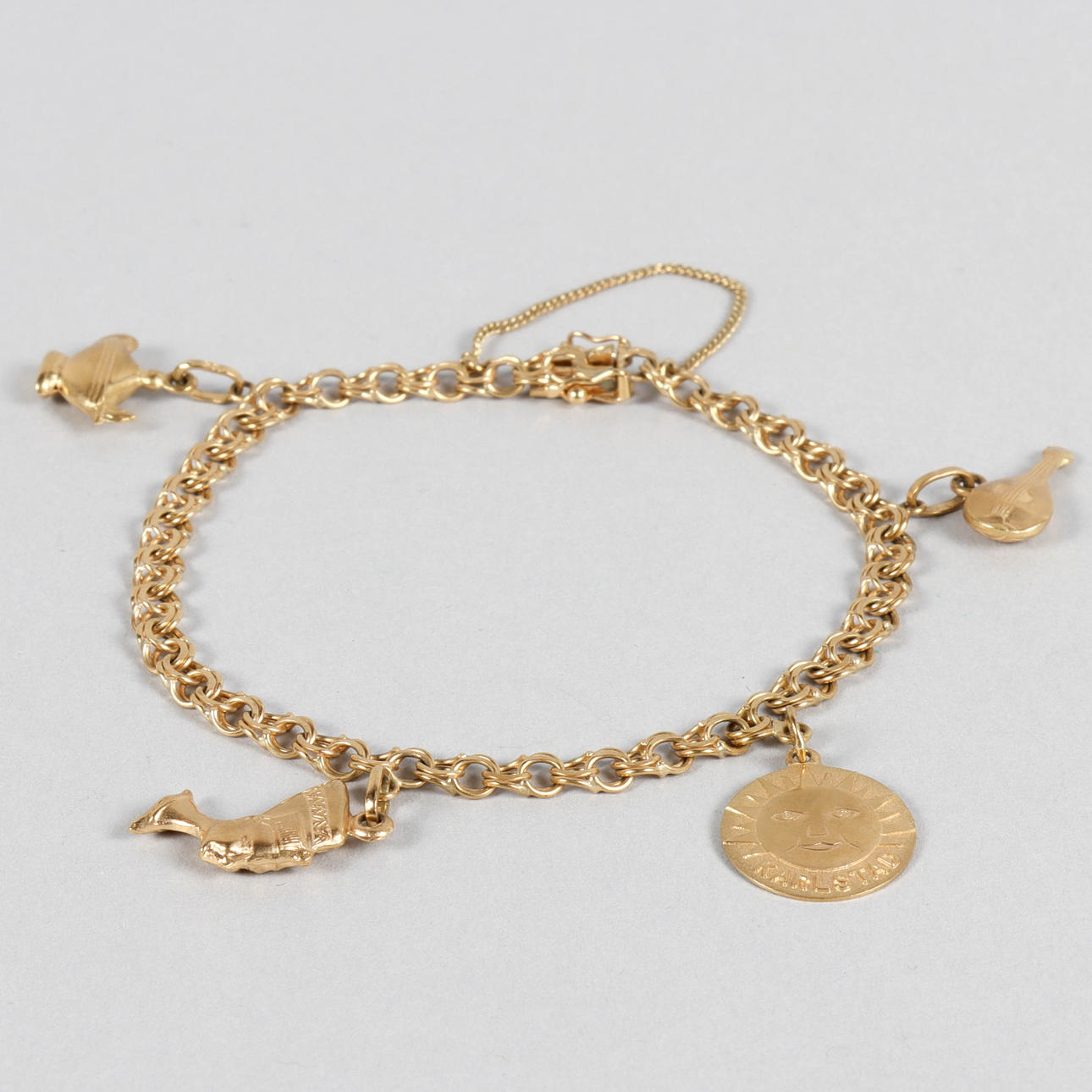 RANNEKORU ”Bismarck”, 4 korua, 18k kultaa.