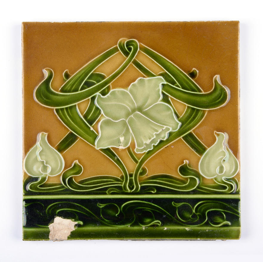 JUGENDSTILKAKEL. Art Nouveau kakel. Lövverk med knoppar och blommar.
