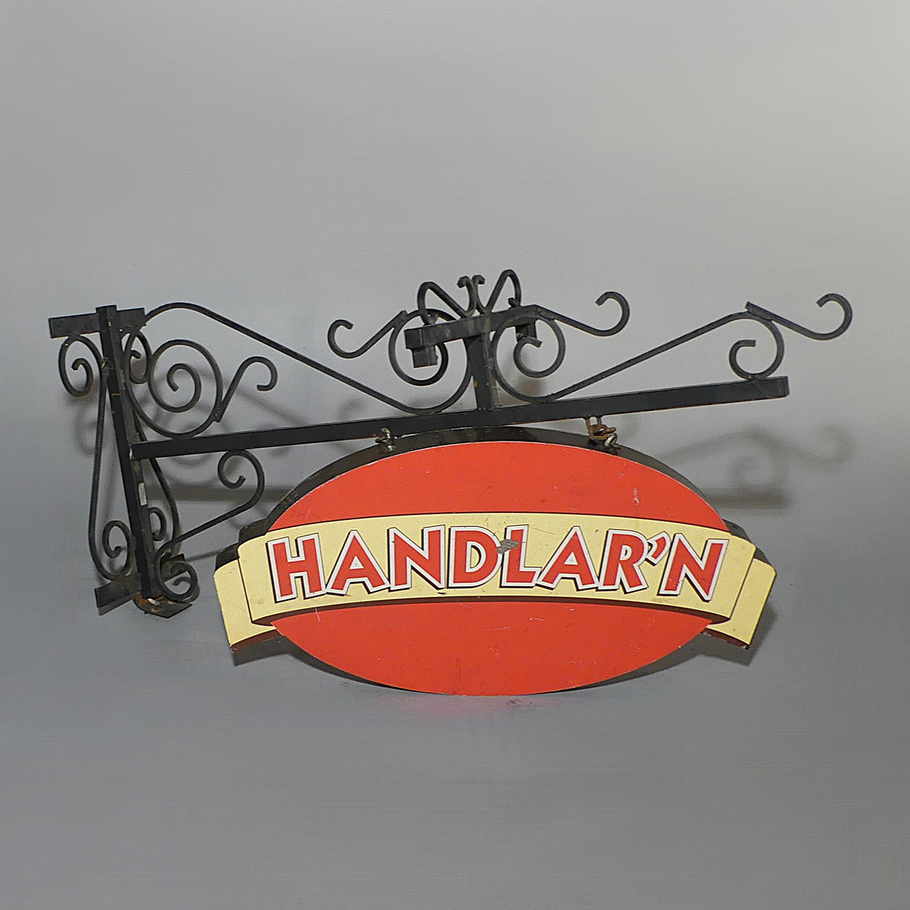 GESCHÄFTSSCHILD, Blech, „Handlarn“.