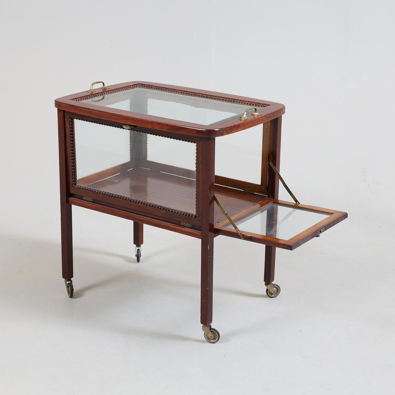 VITRINBORD/BARSKÅP, mahogny, 1900-talets början.