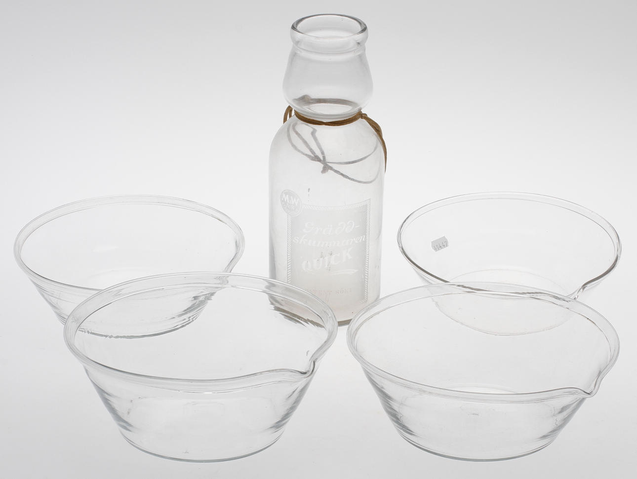 FLASKA och FILBUNKESKÅLAR, 5 delar, 1800-1900-tal.