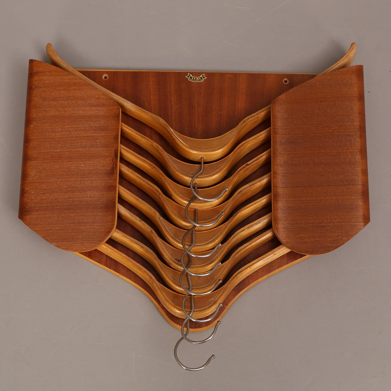 GALGHÅLLARE med 8 trägalgar, Ycki patent A.3307/52, 1950-tal.