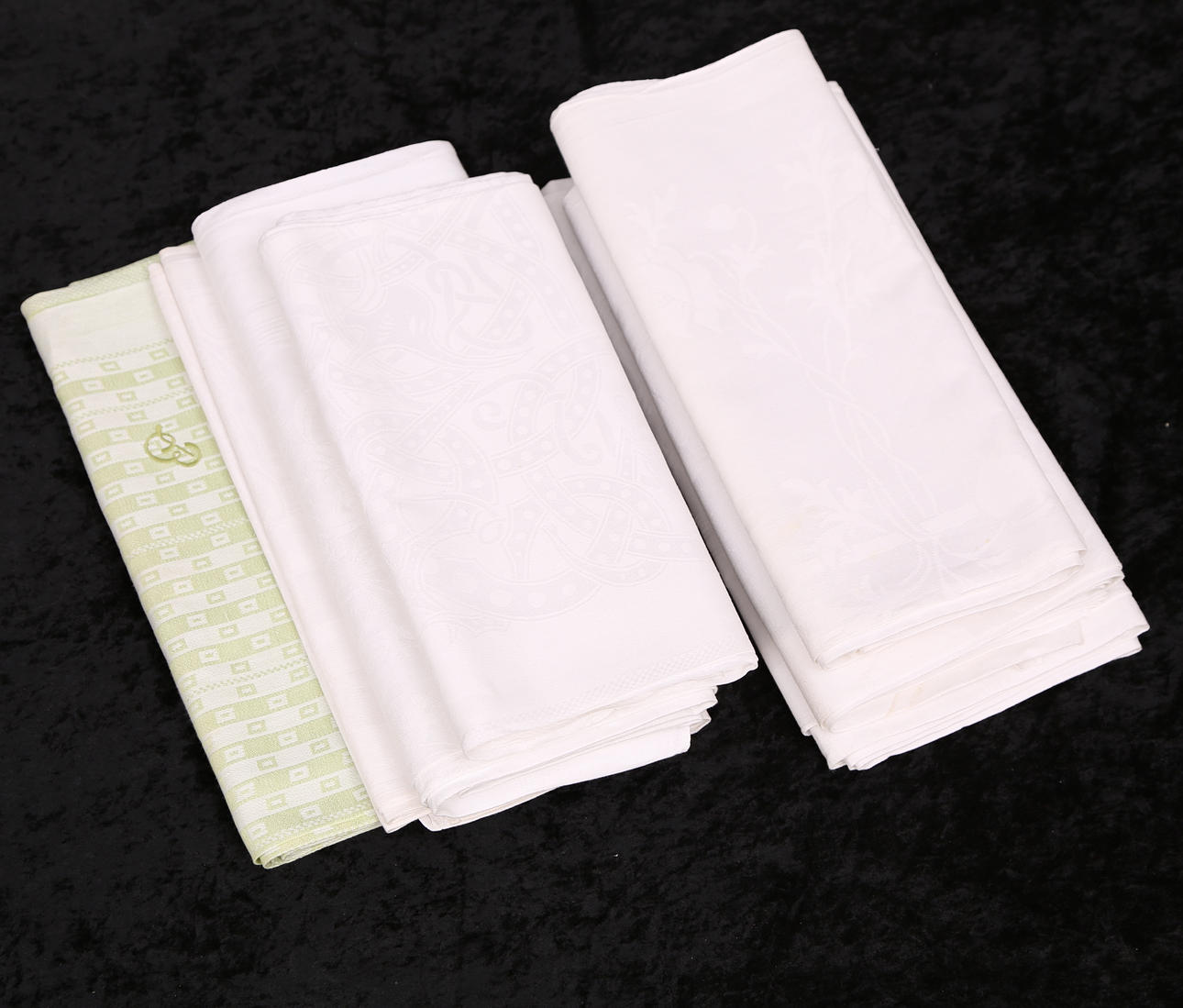 DUKAR, 7 st, sex vita + en grön.