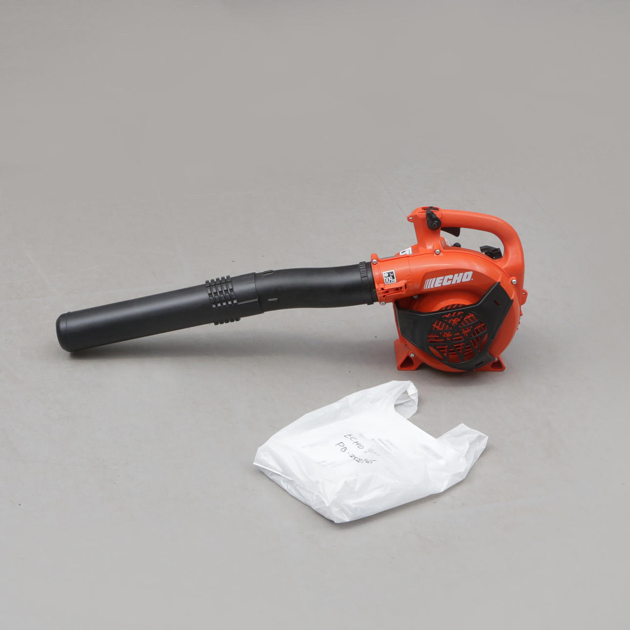 LÖVBLÅS, Echo, tvåtaktare.