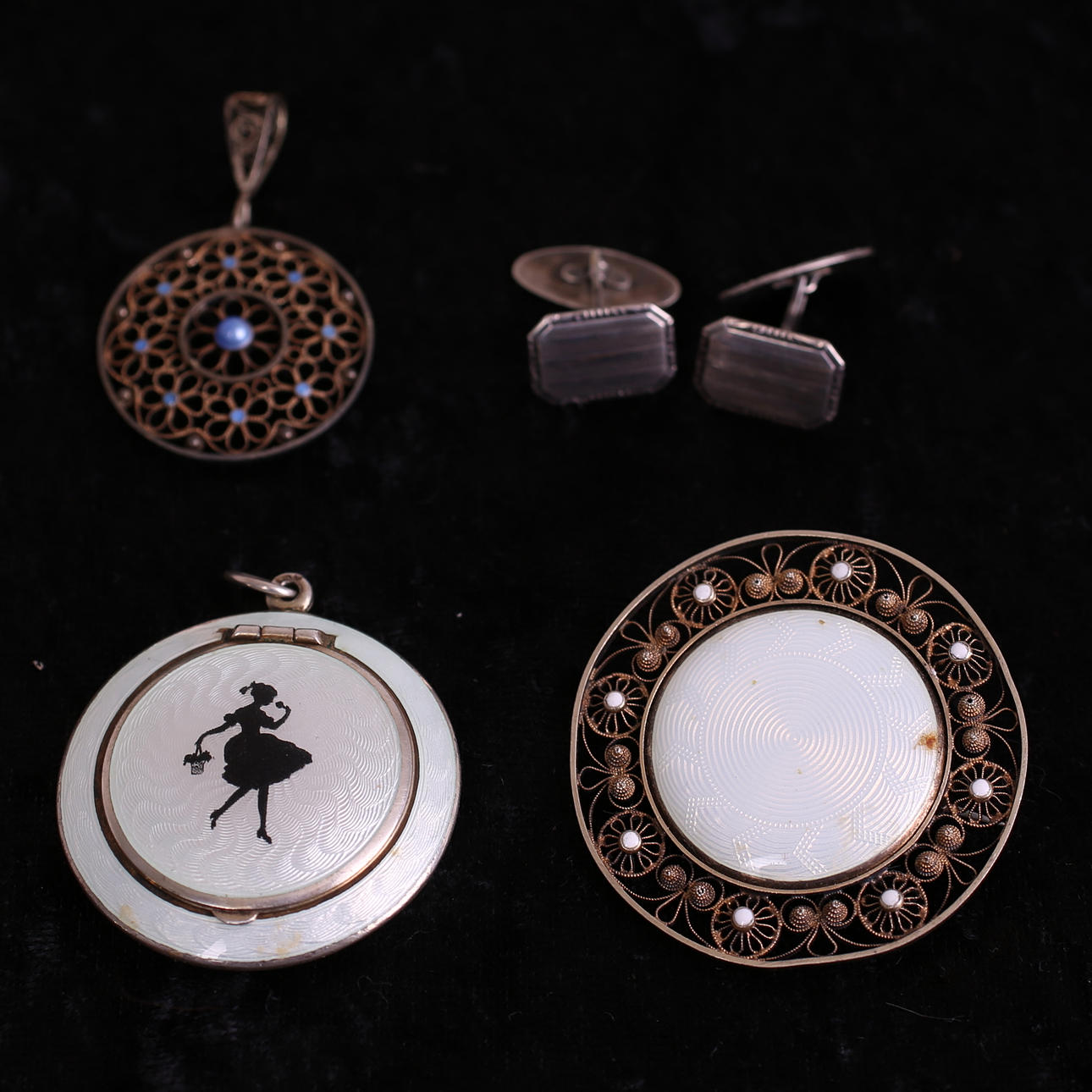 SMYCKEN, 4 st, silver, 1900-tal, vikt brutto 50 gram.