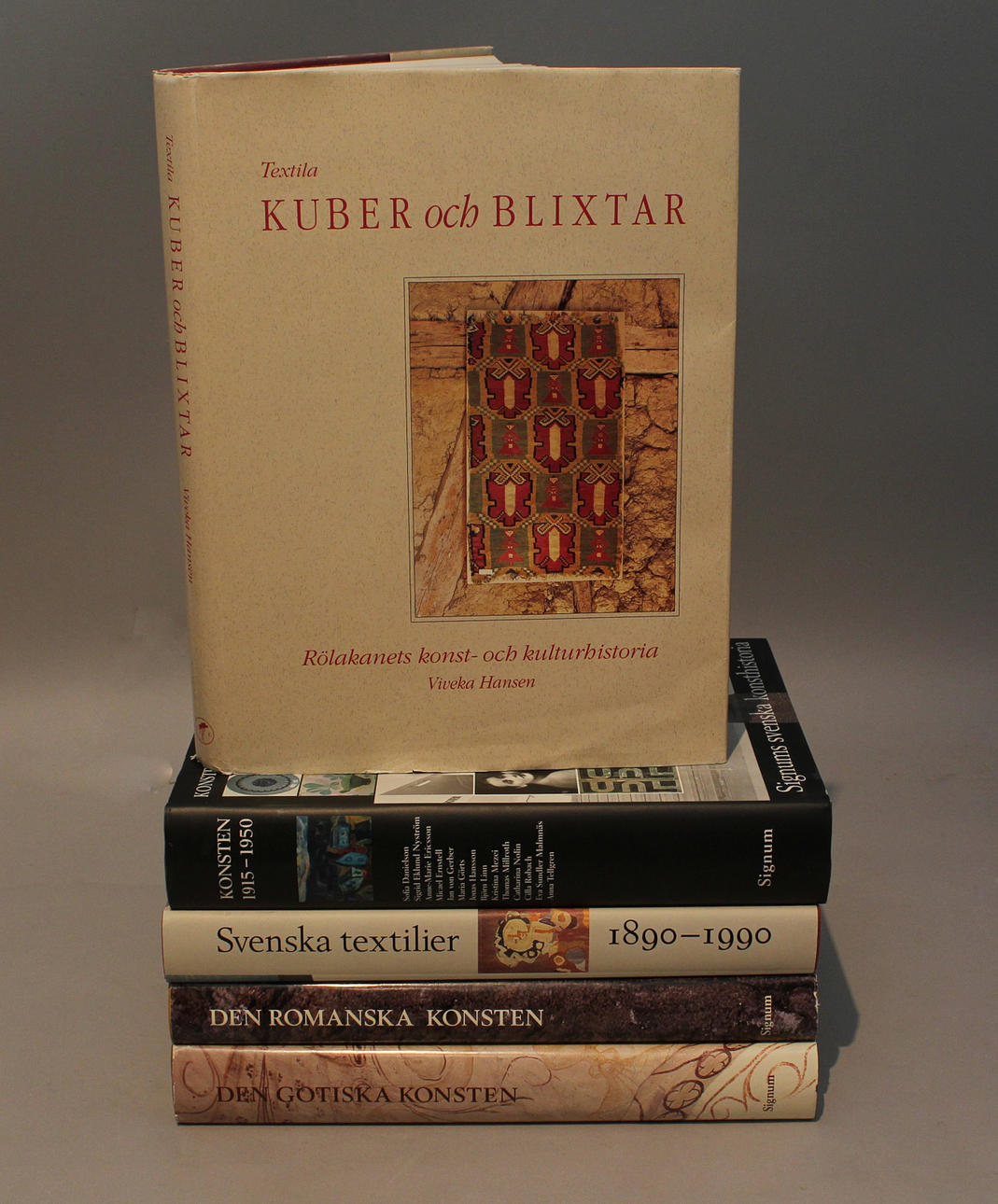 Parti konstböcker (2). Bl a "Kuber och Blixtar". Rölakanets konst- och kulturhistoria av Viveka Hansen etc.