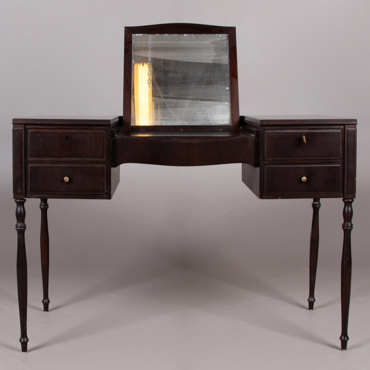 SMINKBORD, nyrenässans stil, 1900-talets andra hälft.