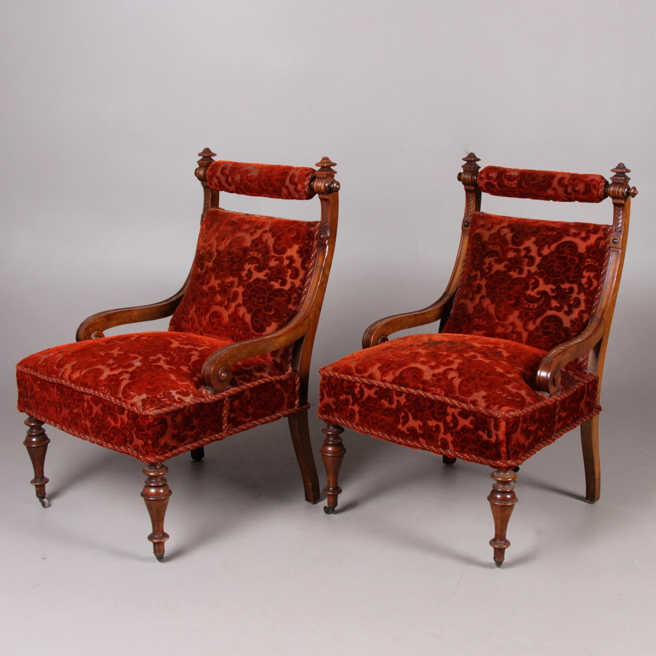 KARMFÅTÖLJER, nyrenässans, 1800-talets andra hälft.