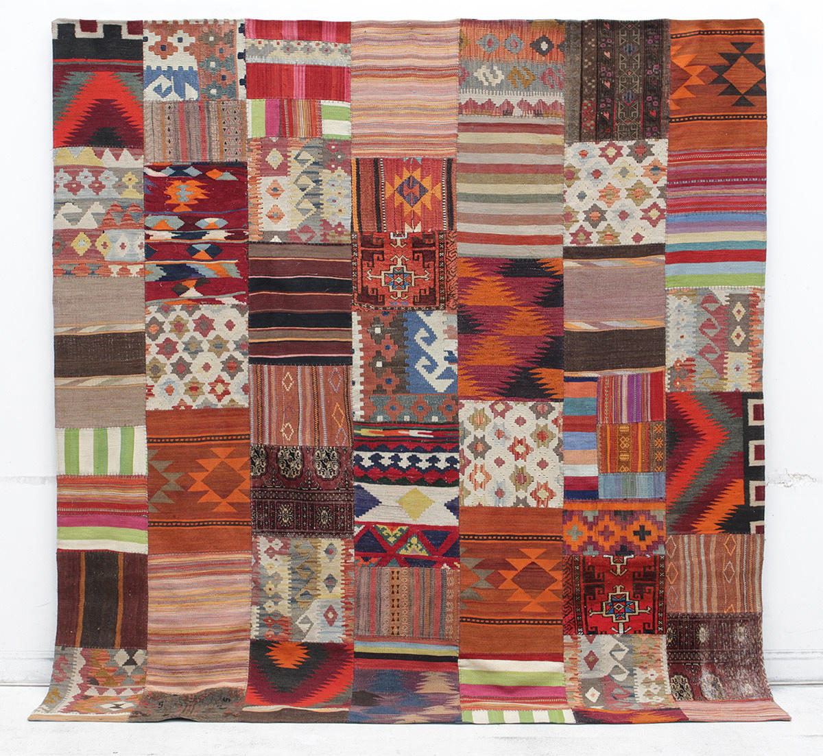 MATTA, Kelim, Patchwork, 254 x 242 cm.