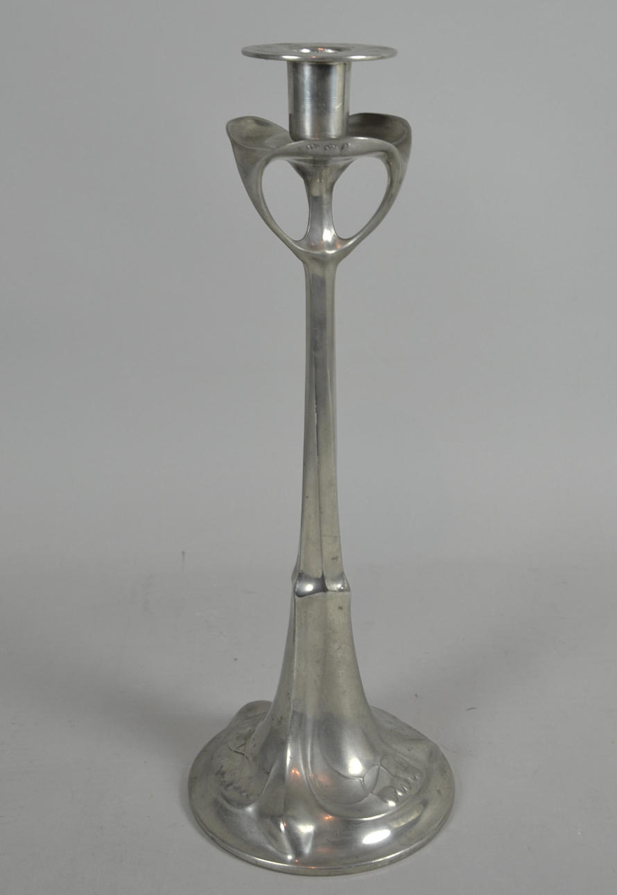 HUGO LEVEN. Kayserzinn ljusstake.