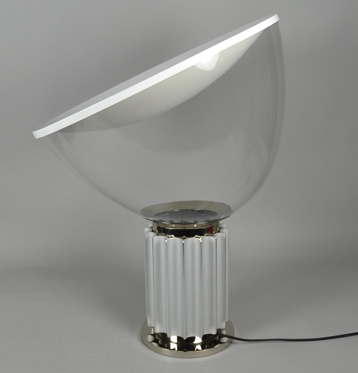 ACHILLE U. PIER GIACOMO CASTIGLIONI. "Taccia" lampa för Flos.