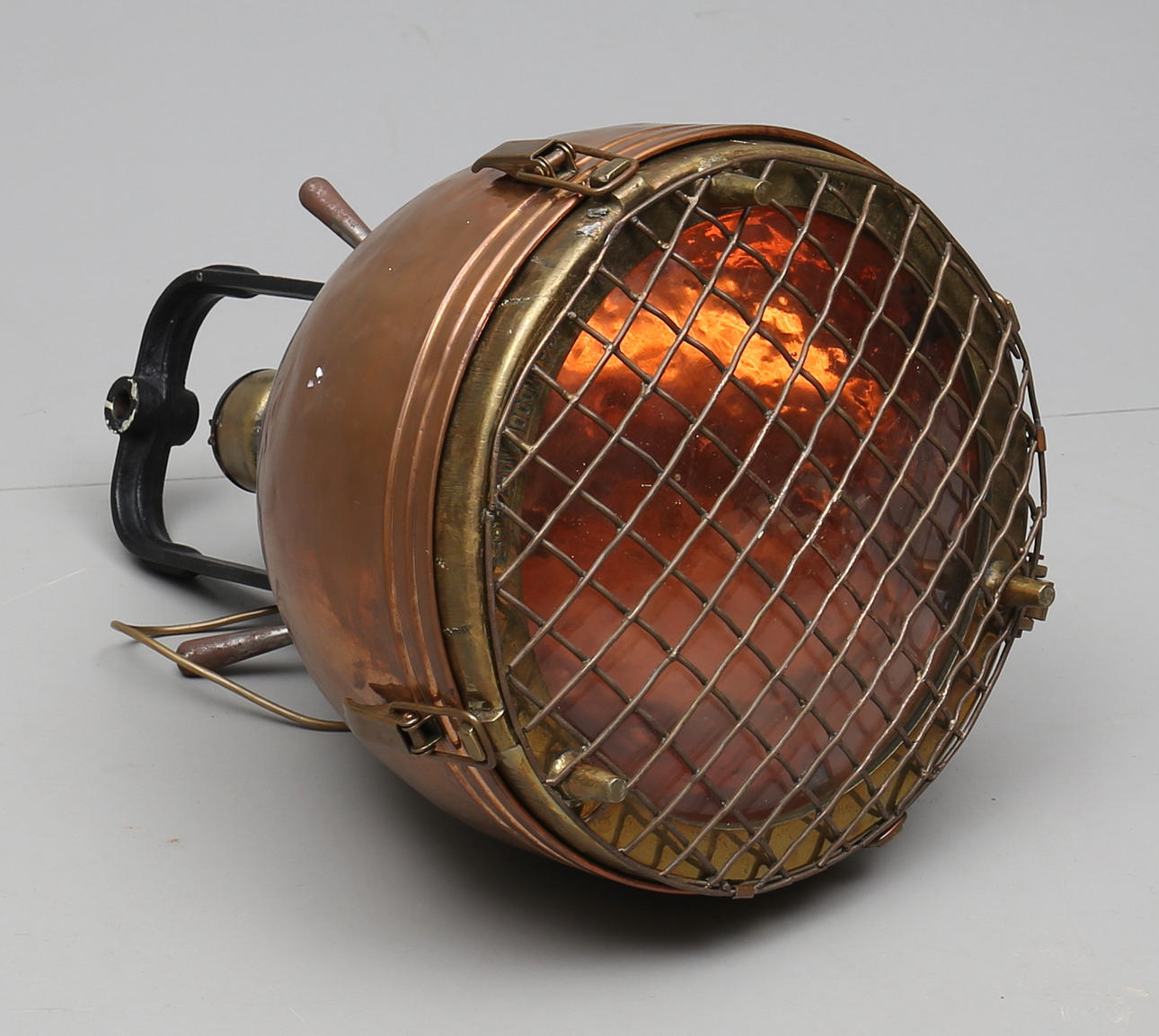 TAKLAMPA, industridesign, SLF, koppar/mässing, 1900-talets första hälft.