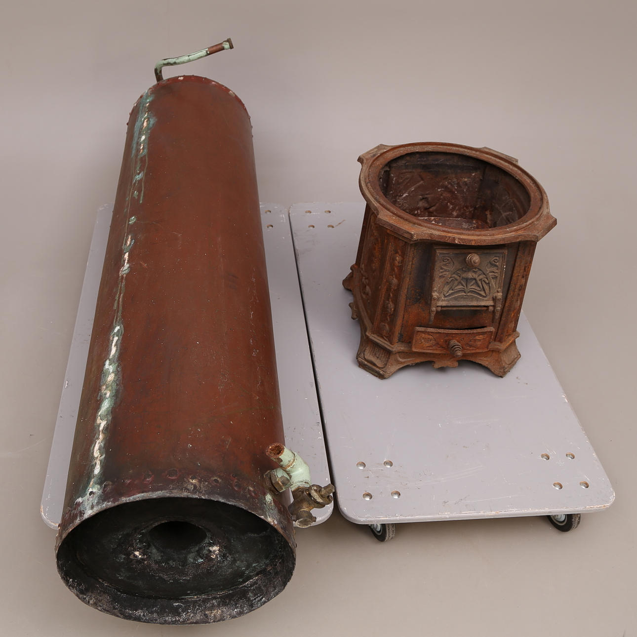 GJUTJÄRNSSPIS med VARMVATTENBEREDARE, tidigt 1900-tal.